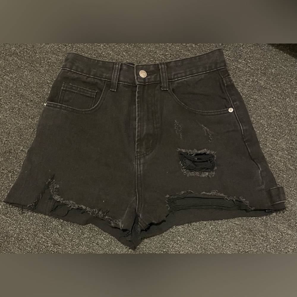 Size 8 Jean shorts!! Super comfy and big pockets